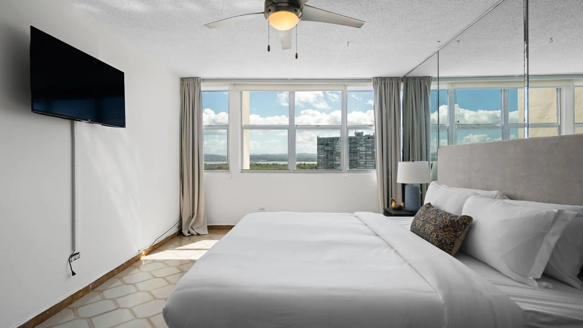 Beachfront Isla Verde Beach Balcony View Pool Σαν Χουάν 0*,  Πουέρτο Ρίκο