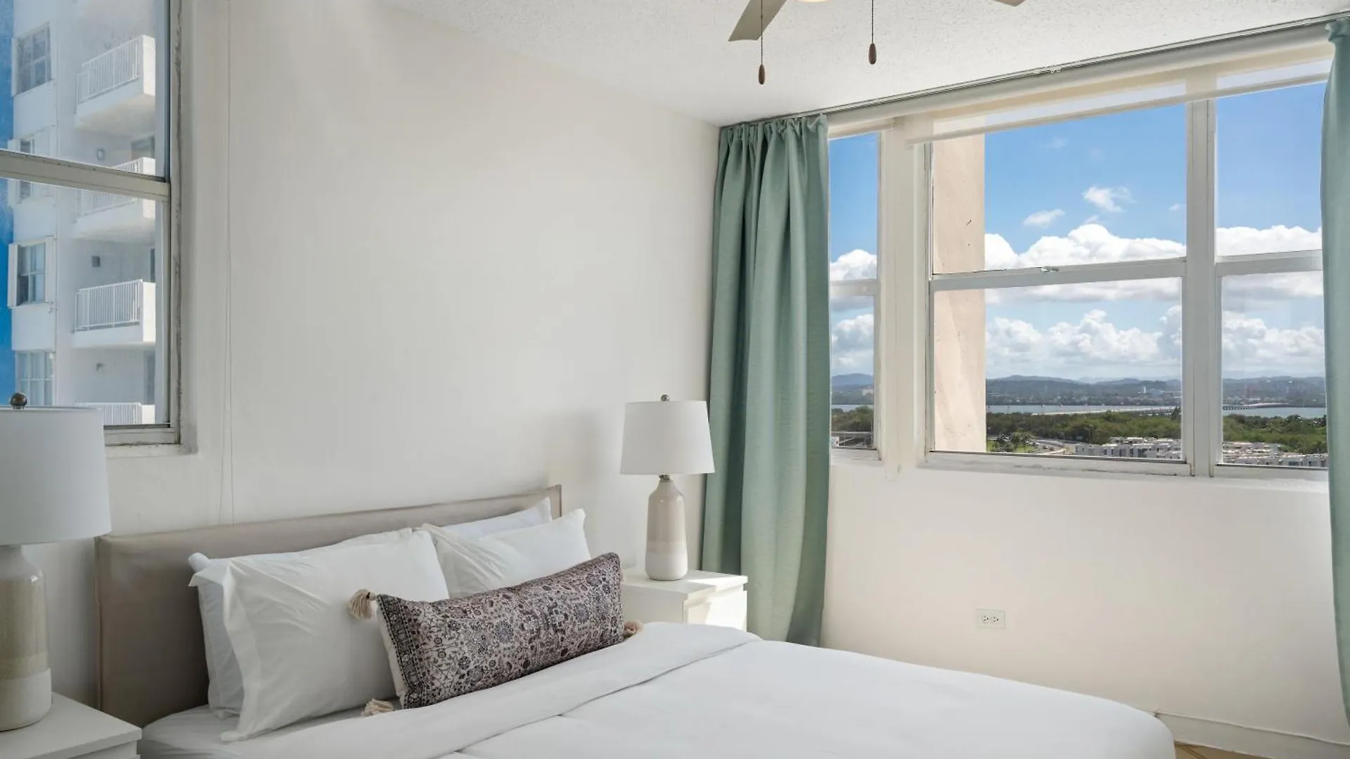 Διαμέρισμα Beachfront Isla Verde Beach Balcony View Pool Σαν Χουάν