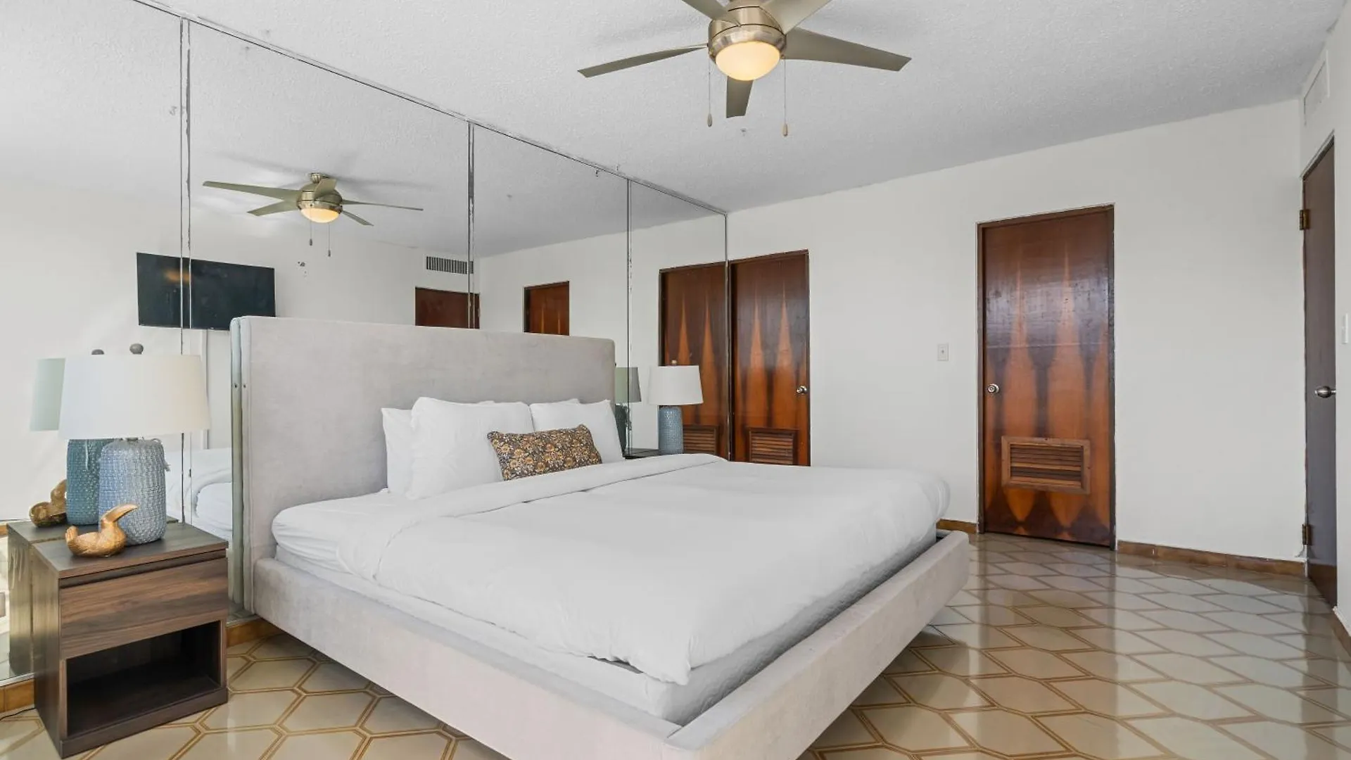 Beachfront Isla Verde Beach Balcony View Pool San Juan