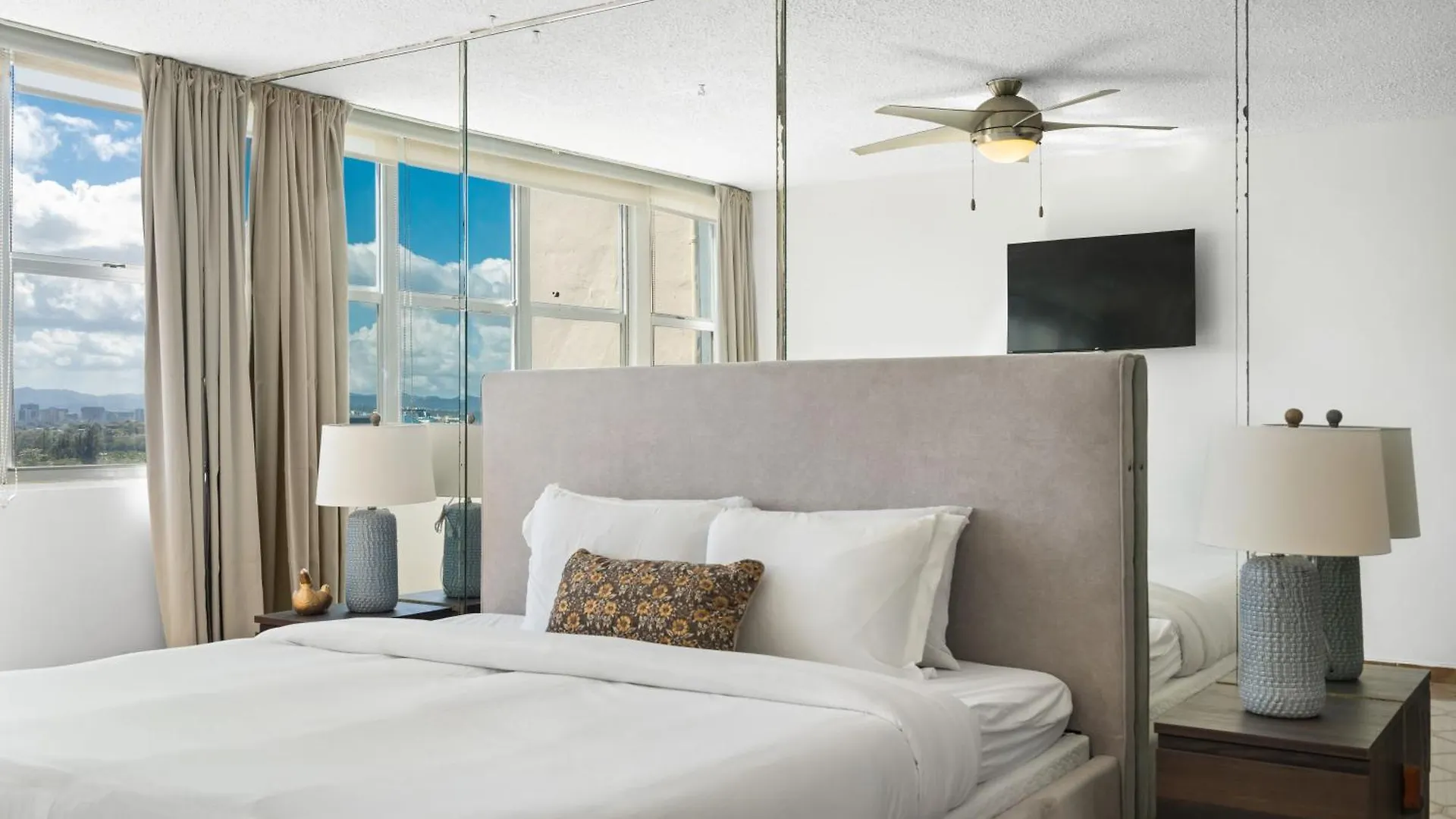 Beachfront Isla Verde Beach Balcony View Pool San Juan Apartment